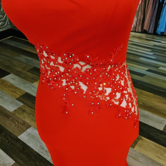 LAST CHANCE Red One-Shoulder Dress - Picture 4 of 5